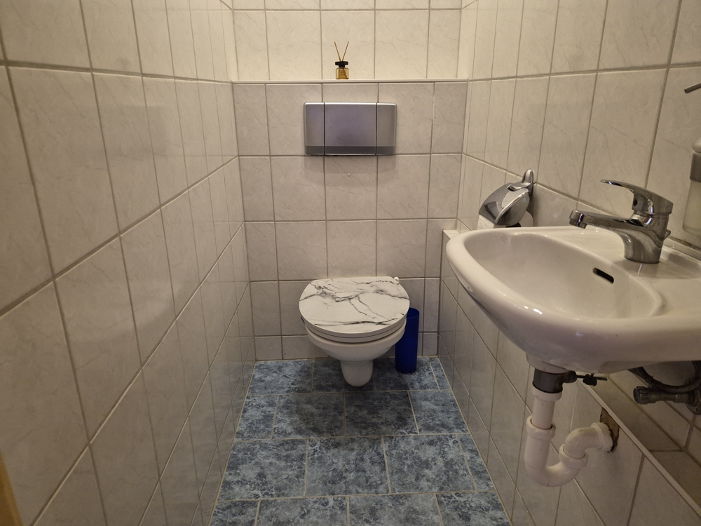 WC WC