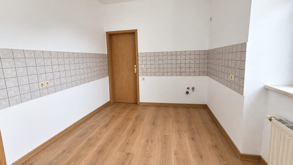 Küche KI mit Fußbodenbelag