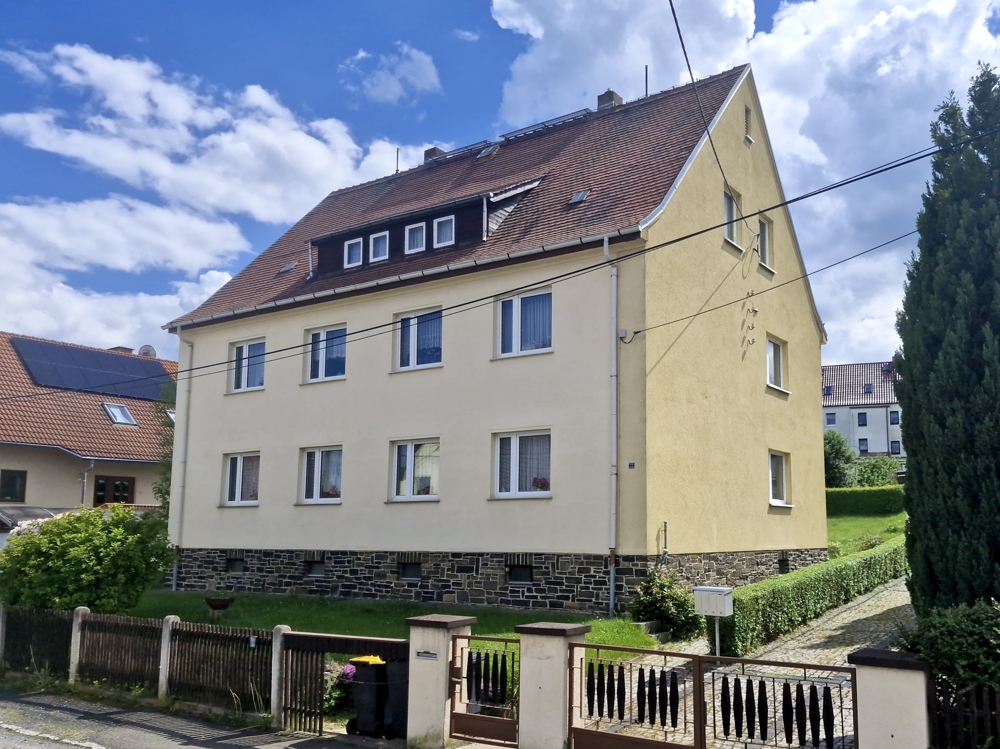 Straßenansicht/Giebelseite West Straßenansicht/Giebelseite West